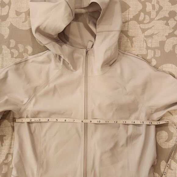 Lululemon Glyde Along Softshell Jacket Coat in chrome size 2 - Picture 14 of 16